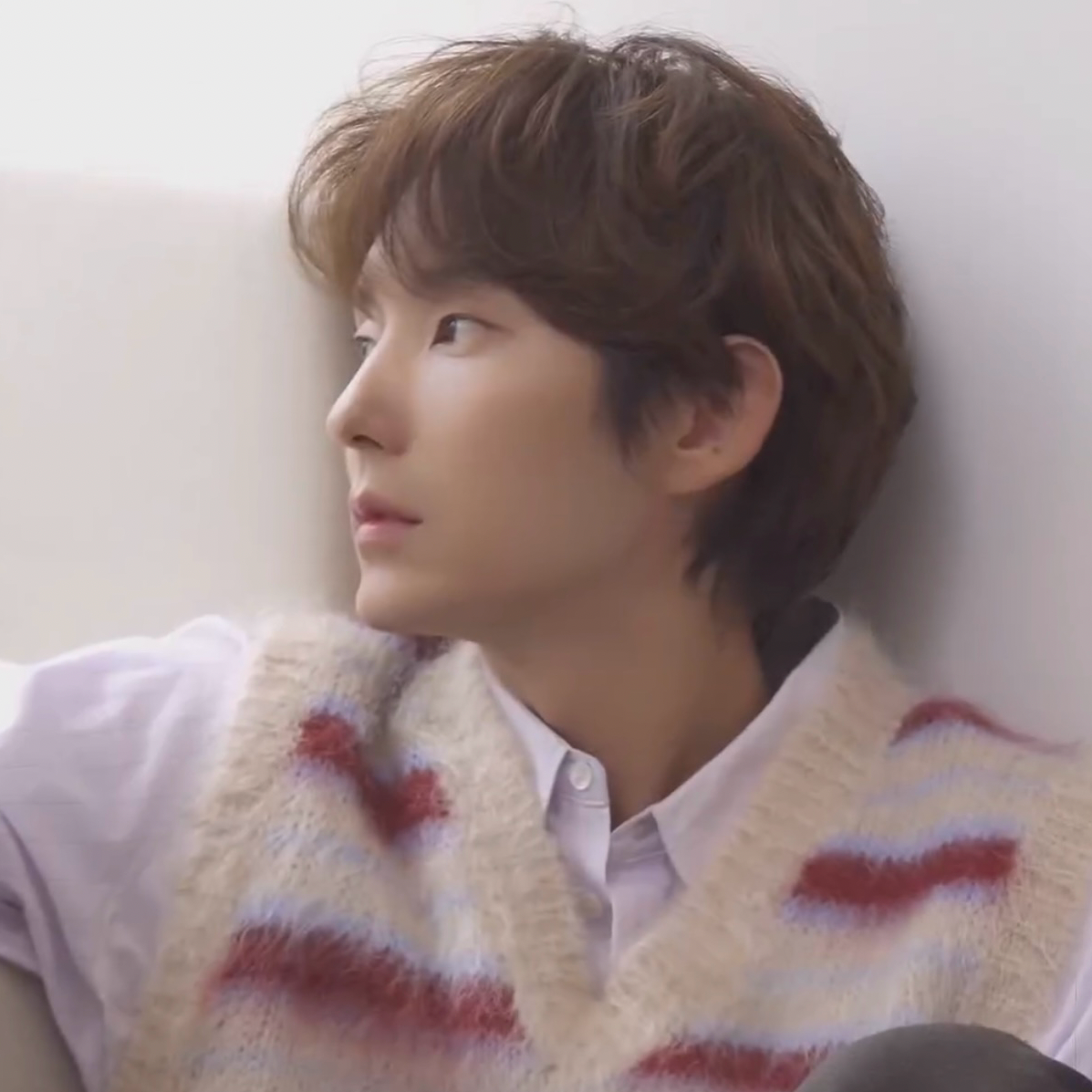 Behind-the-scenes cut of Lee Joongi