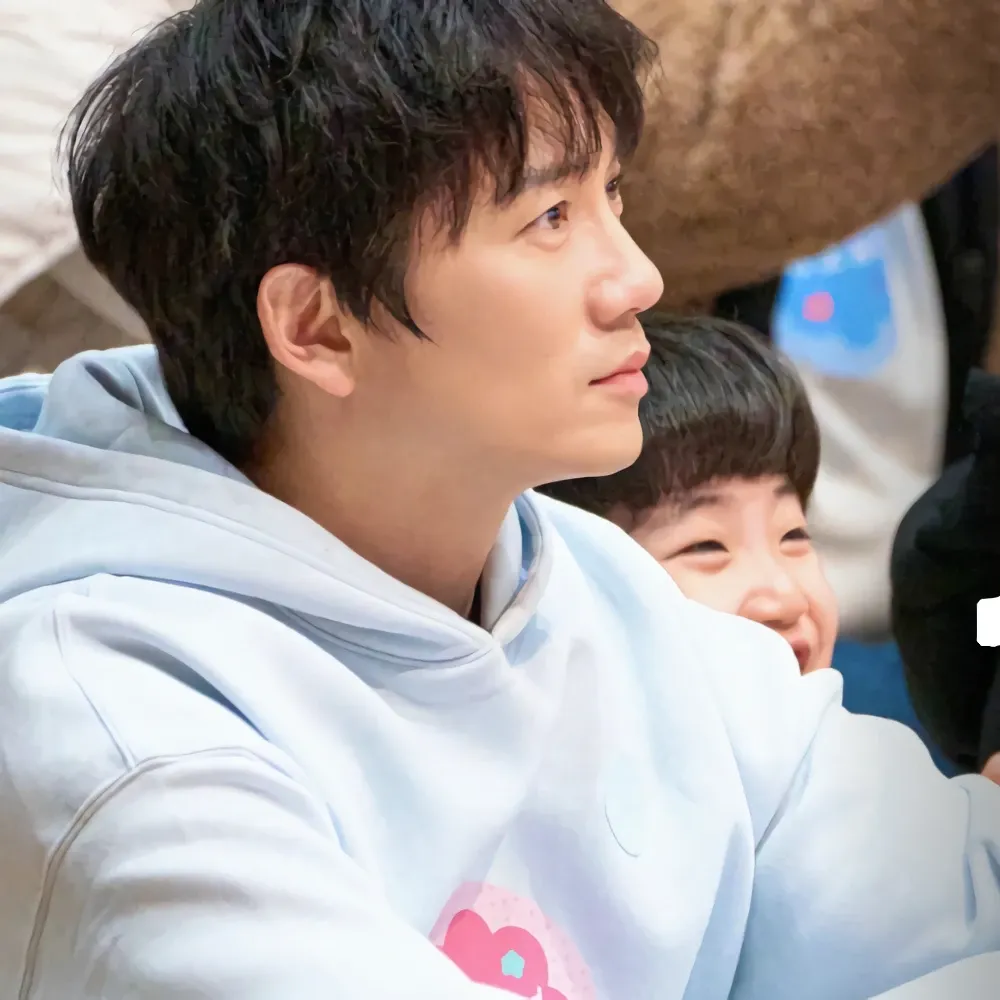A moment captured by a fan of Ji Sung