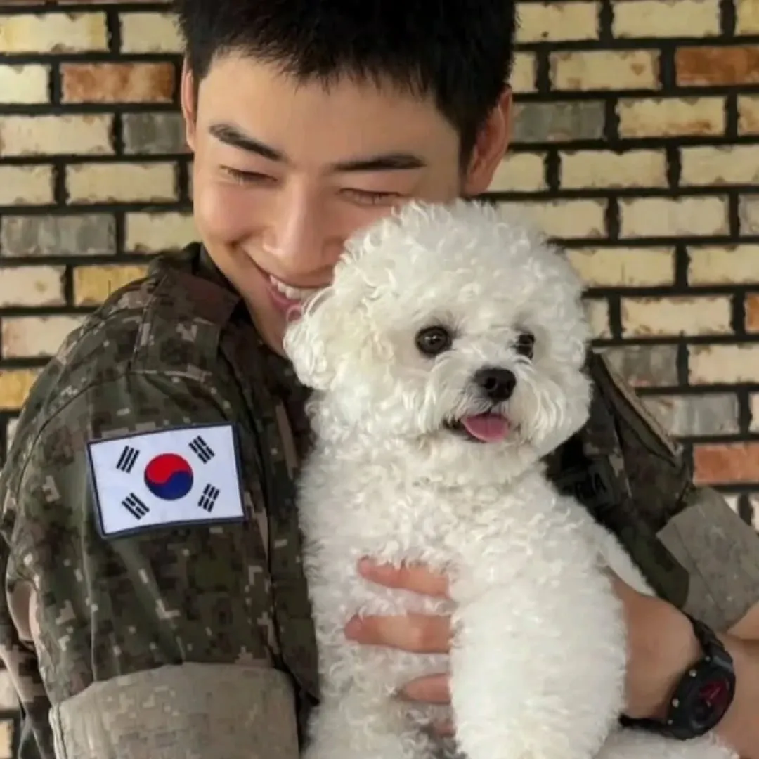 Recent activity shot of Cha Eunwoo