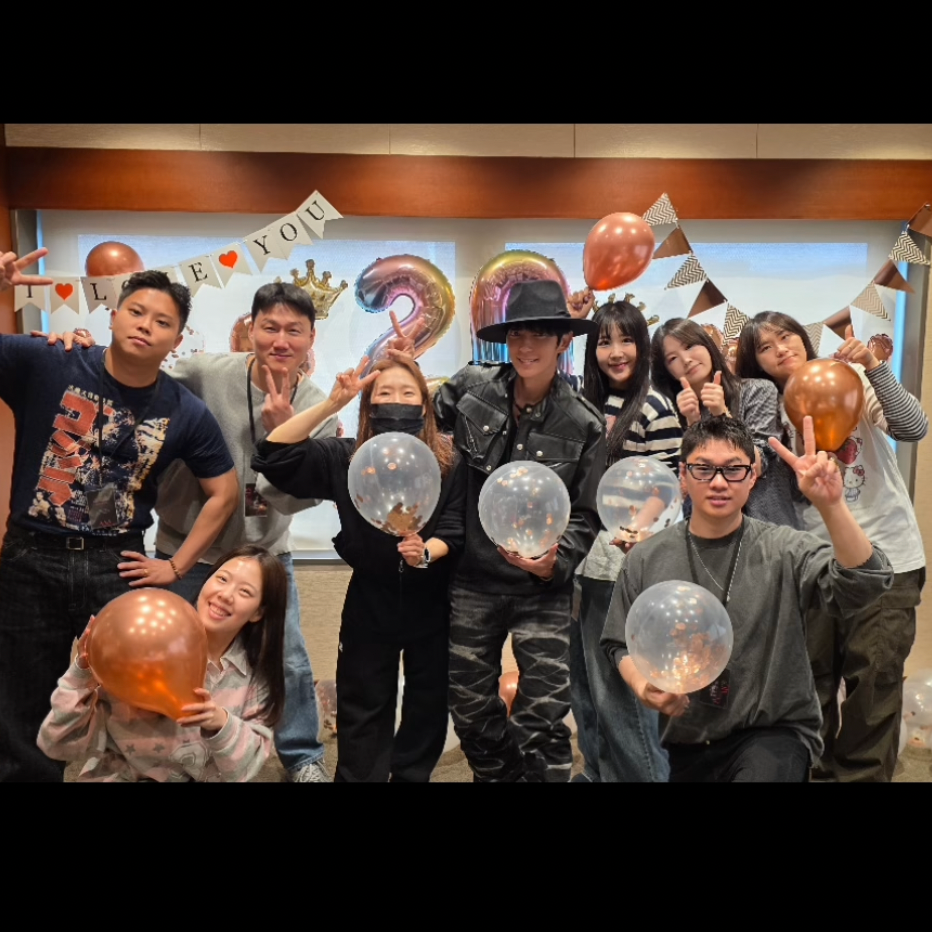 Behind-the-scenes cut of Lee Joongi