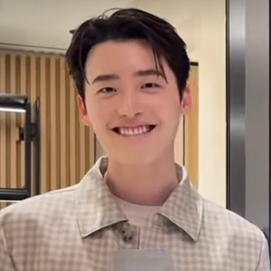 Recent activity shot of Lee Jongsuk