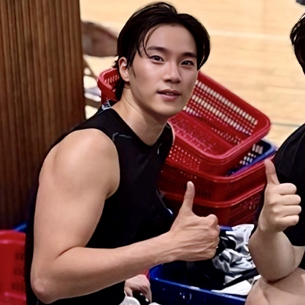 Recent activity shot of Lee Hongnae