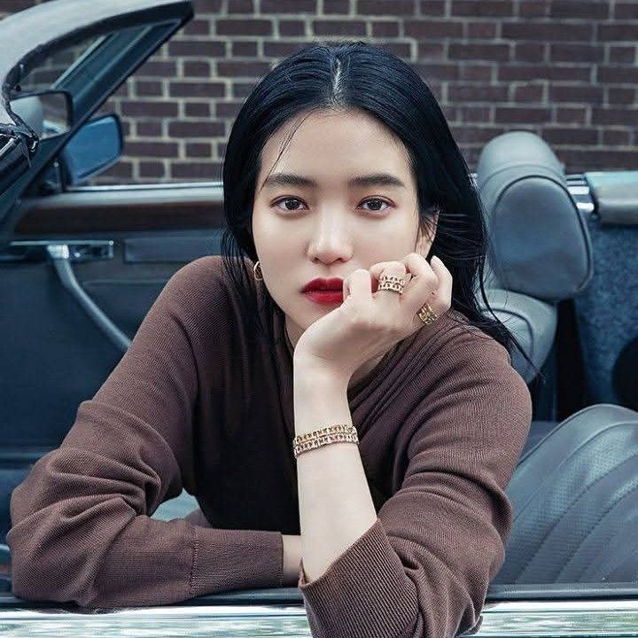 Behind-the-scenes cut of Kim Taeri