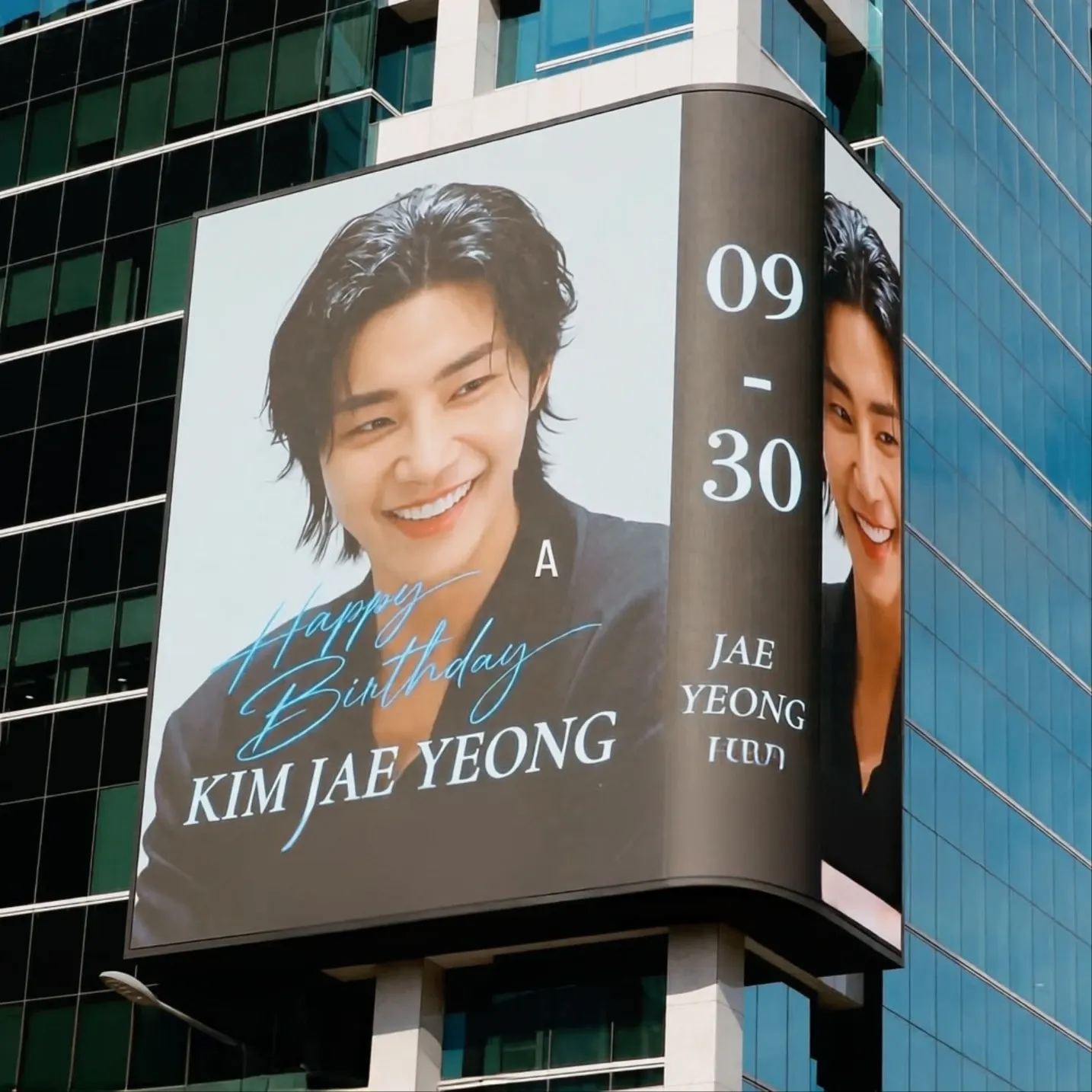 Behind-the-scenes cut of Kim Jaeyoung