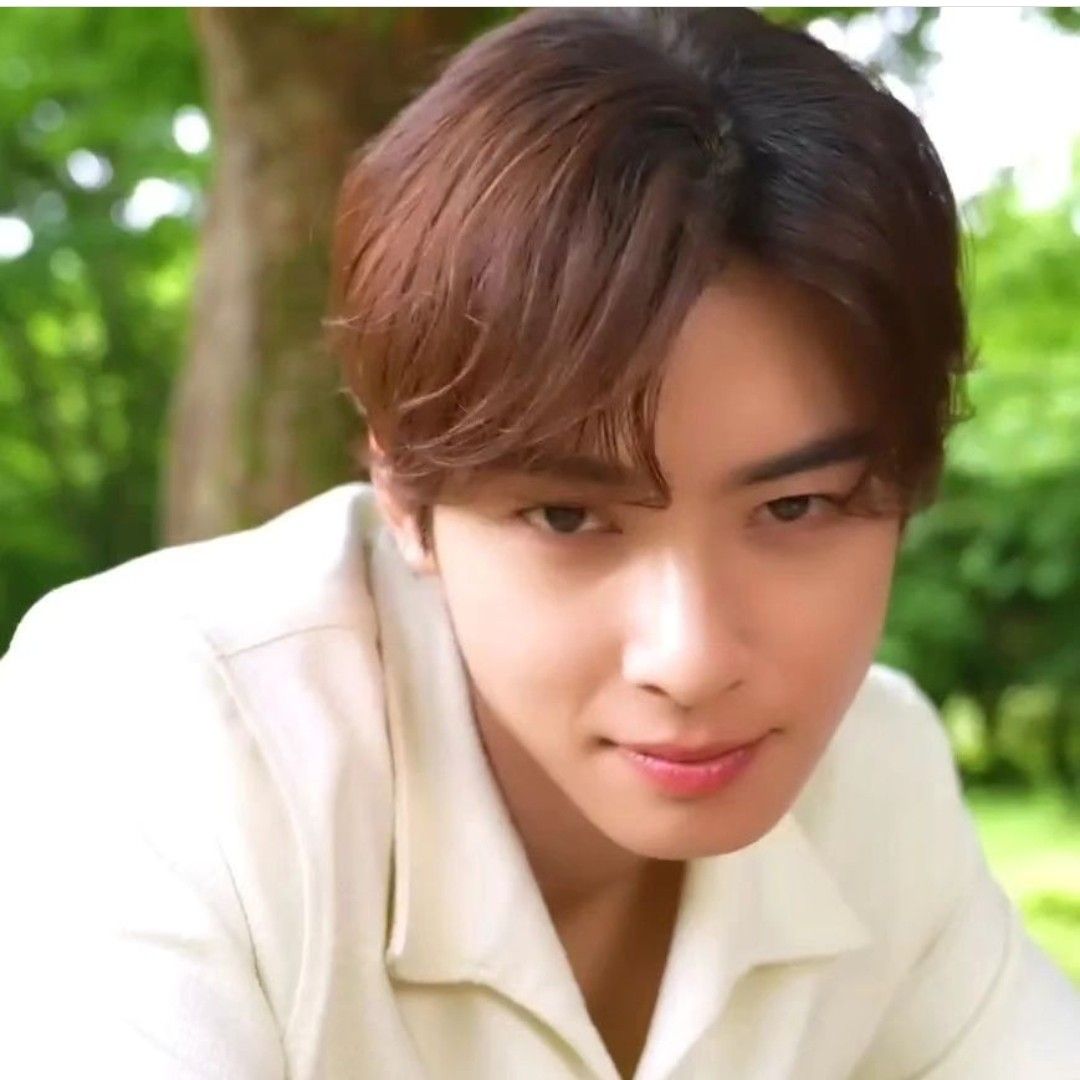 Latest photo of Cha Eunwoo