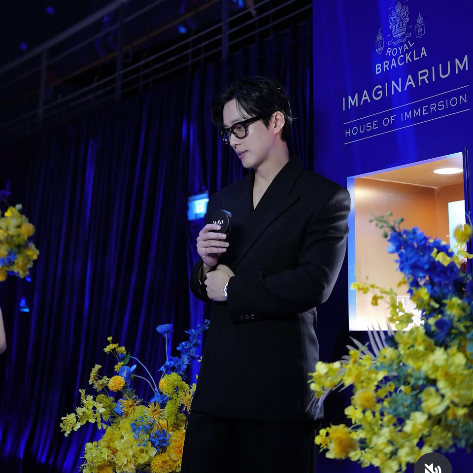 A moment captured by a fan of Namkoong Min