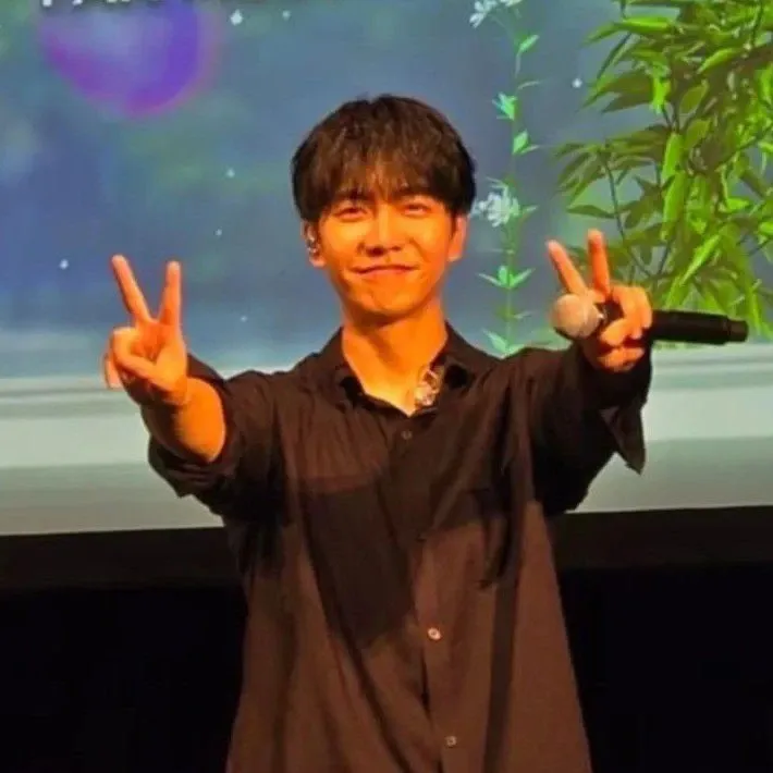 Momen yang diabadikan oleh penggemar Lee Seunggi