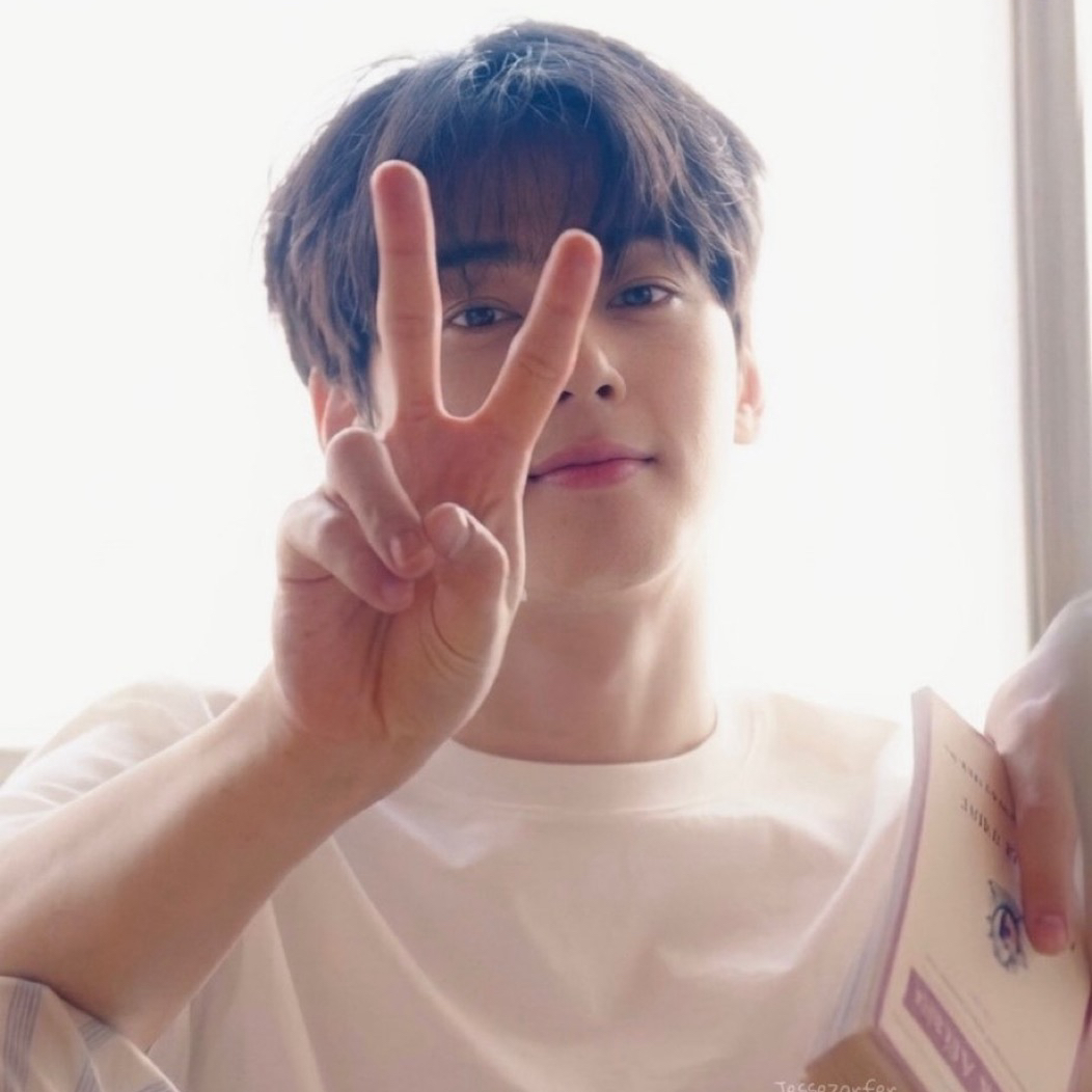 Latest photo of Cha Eunwoo