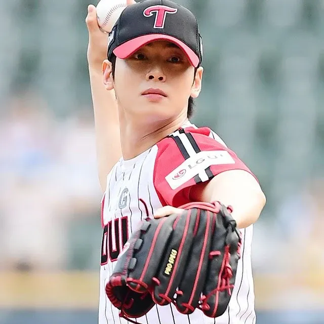 Recent activity shot of Cha Eunwoo