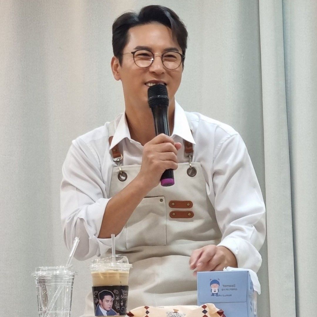 チャン・ミンホの最近の活動ショット