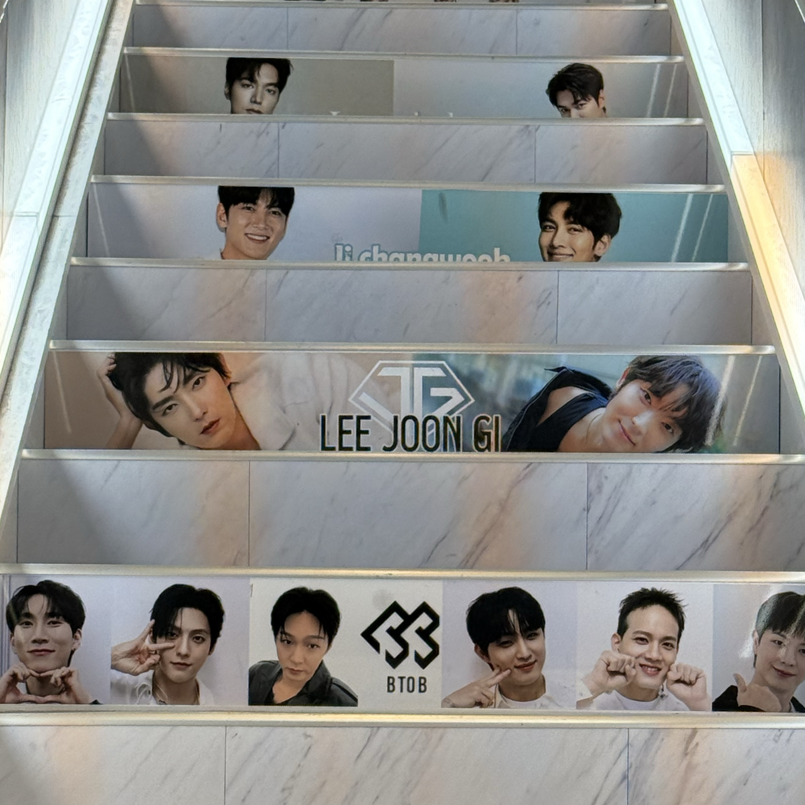 Behind-the-scenes cut of Lee Joongi