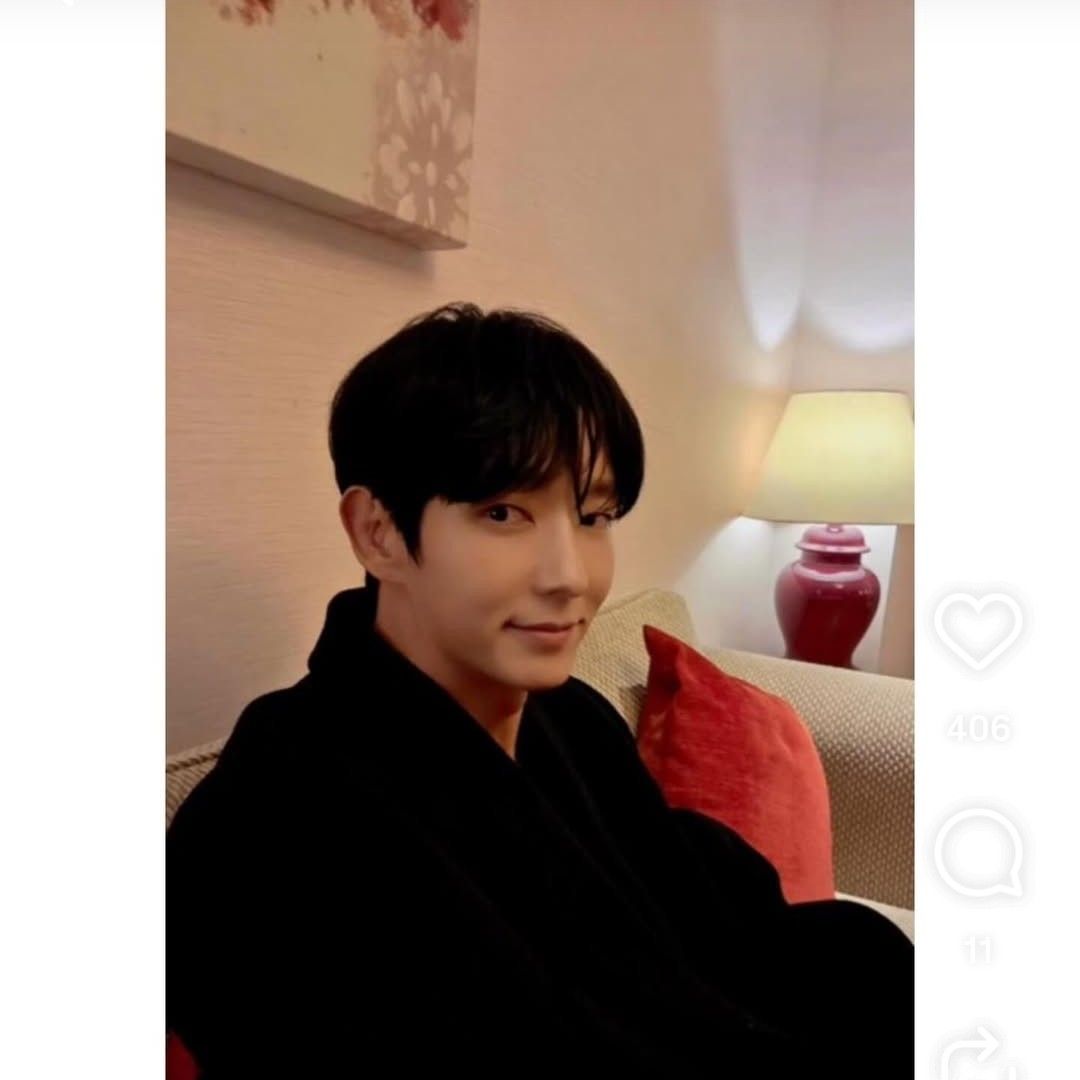 A moment captured by a fan of Lee Joongi