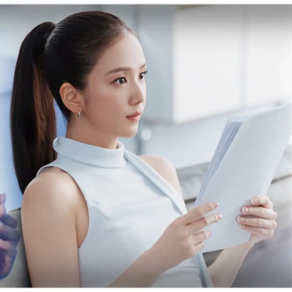 Latest photo of Jisoo (1995)