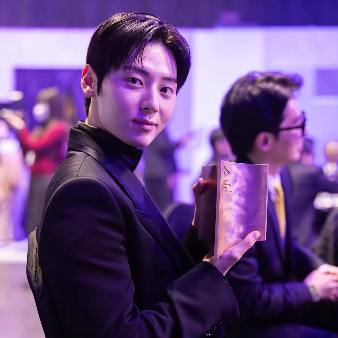 A moment captured by a fan of Hwang Minhyun