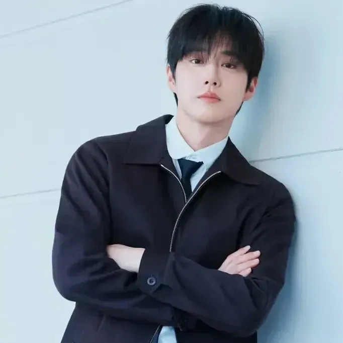 Behind-the-scenes cut of Suho