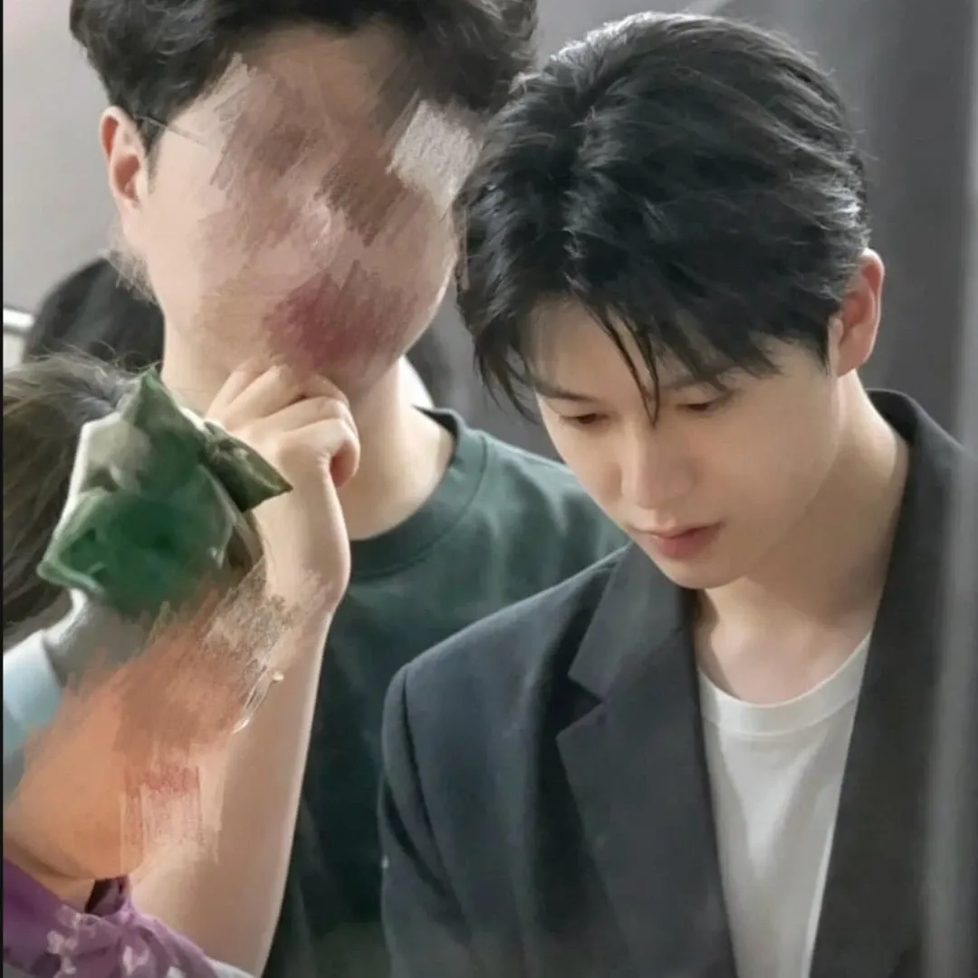 A moment captured by a fan of Yook Sungjae