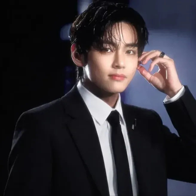 Latest photo of Kim Taehyung (V)