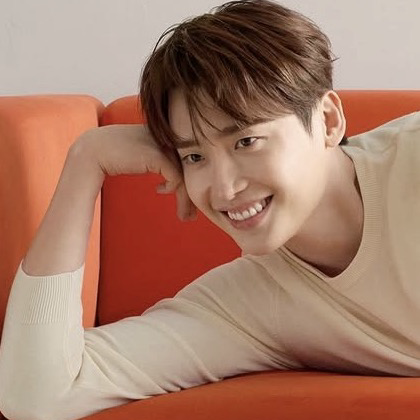 Recent activity shot of Lee Jongsuk