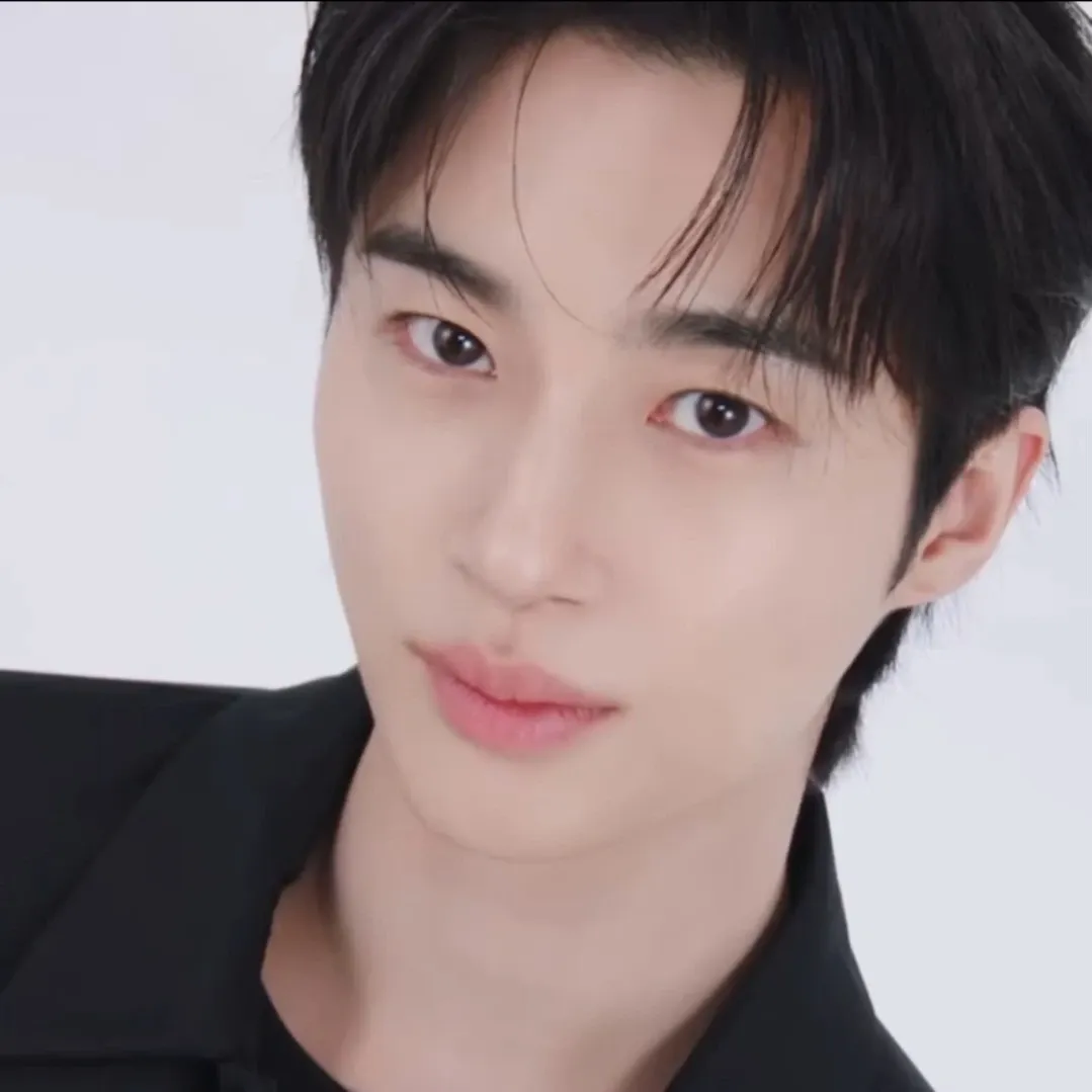 Latest photo of Byeon Wooseok
