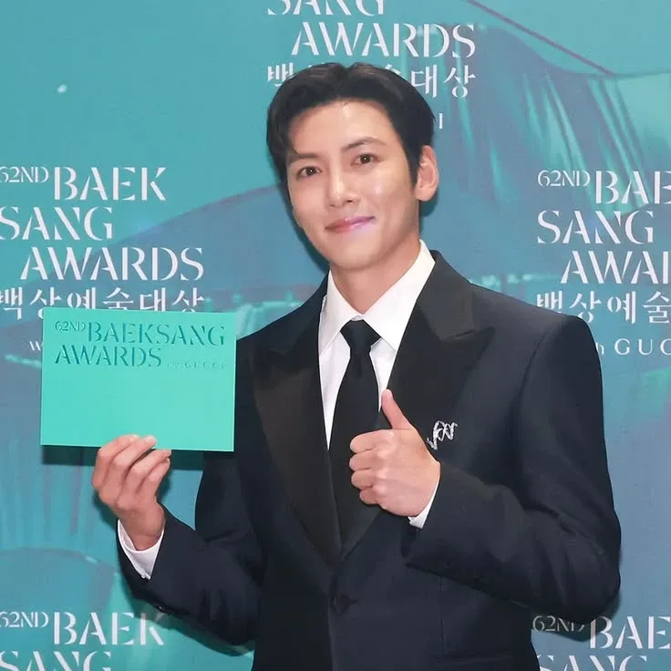 Behind-the-scenes cut of Ji Changwook