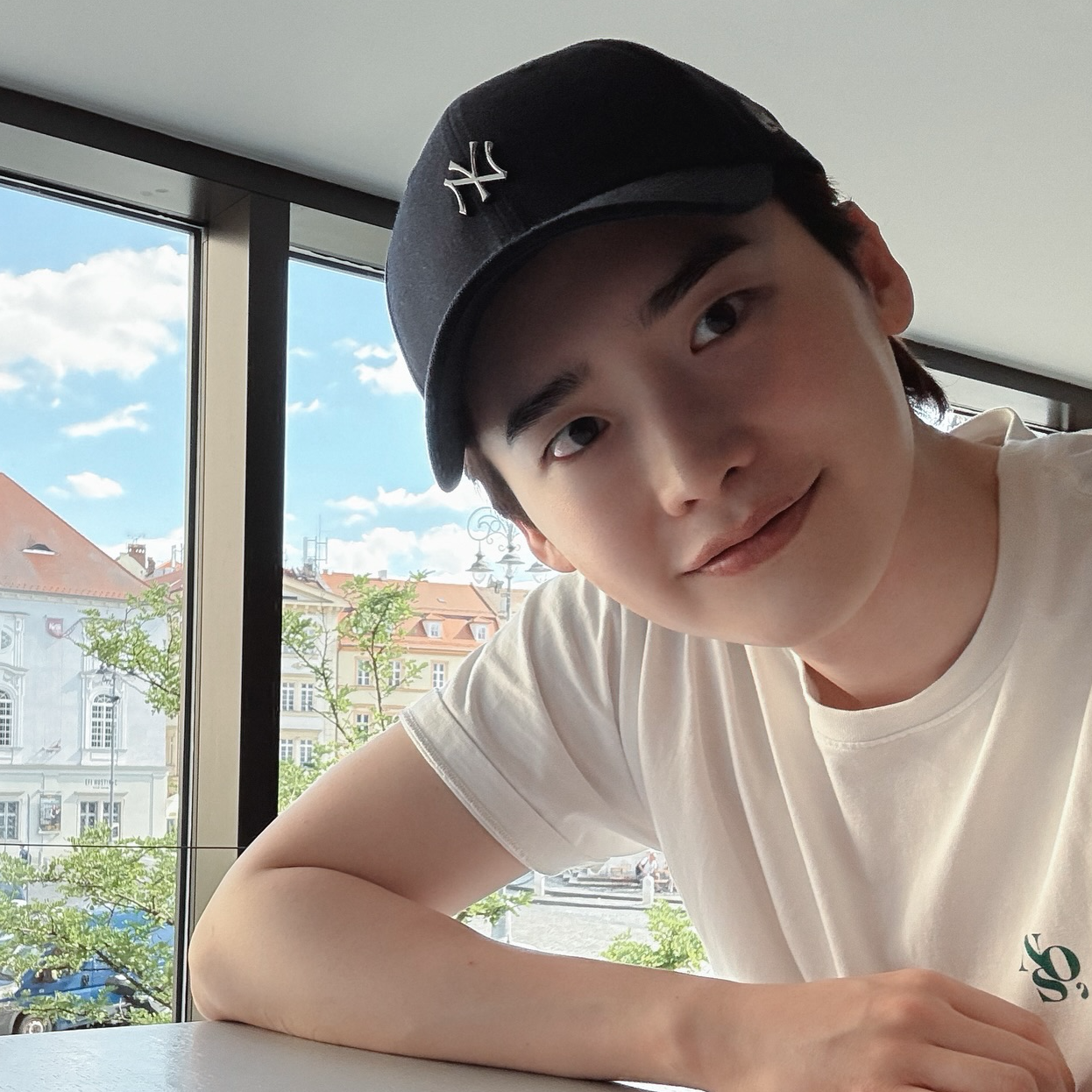 A moment captured by a fan of Lee Jongsuk