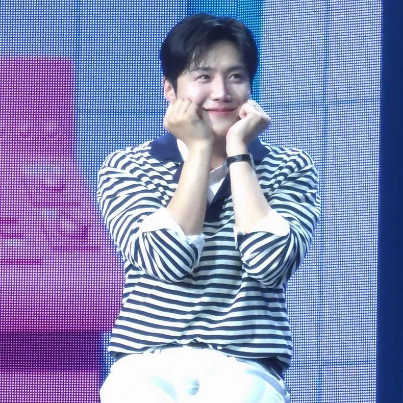 Behind-the-scenes cut of Kim Seonho