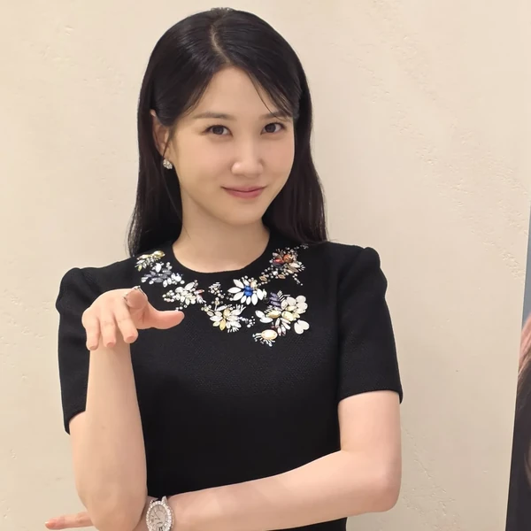 Representative photo of Park Eunbin showing their charm