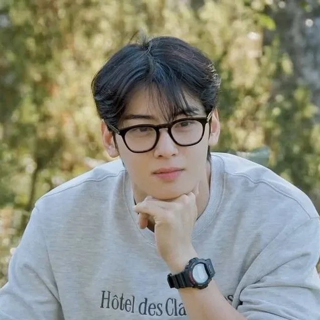 Recent activity shot of Cha Eunwoo