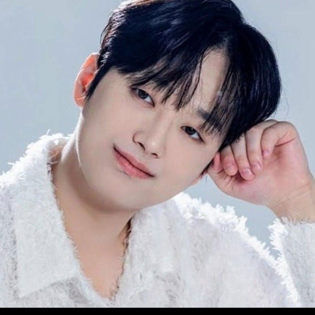 李灿元的最新照片