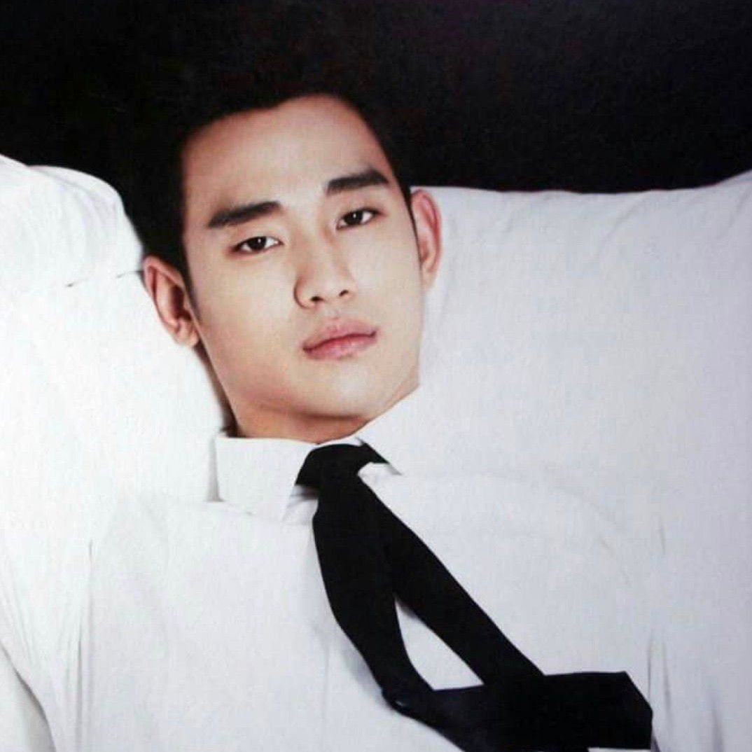 金秀賢的最新照片