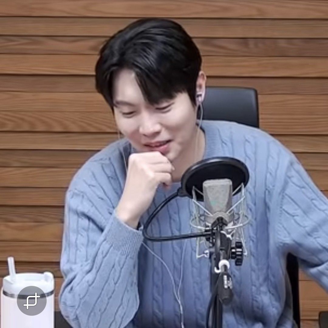 A moment captured by a fan of Son Taejin