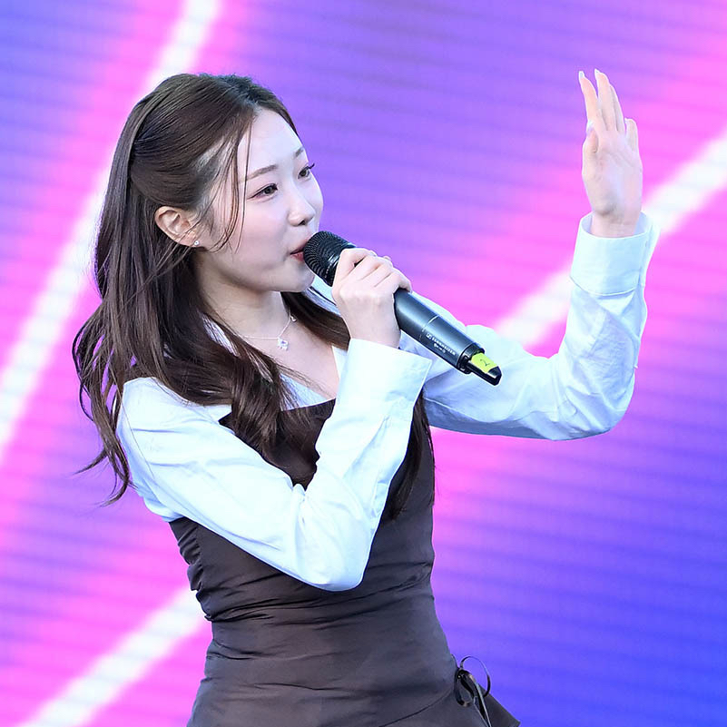 A moment captured by a fan of Jung Seojoo
