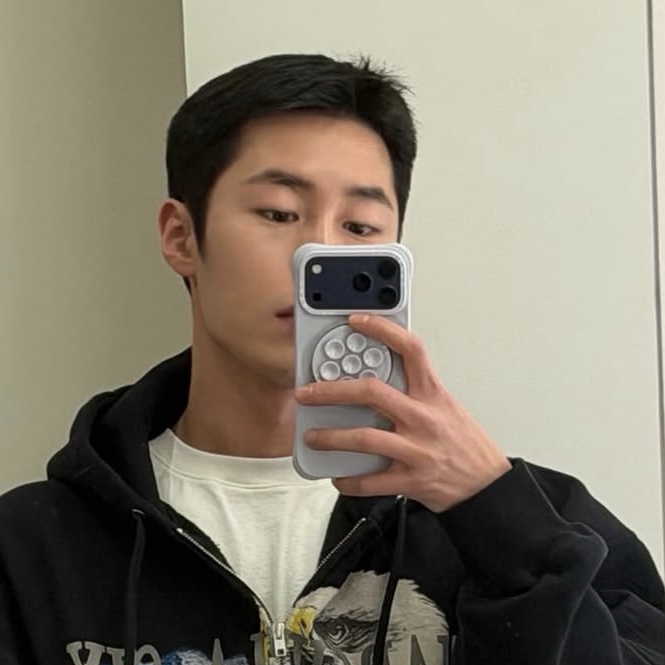 Behind-the-scenes cut of Lee Jaewook