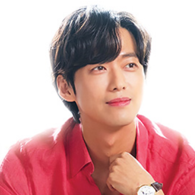 Behind-the-scenes cut of Namkoong Min