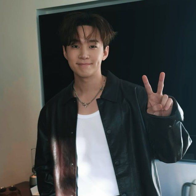 A moment captured by a fan of Henry