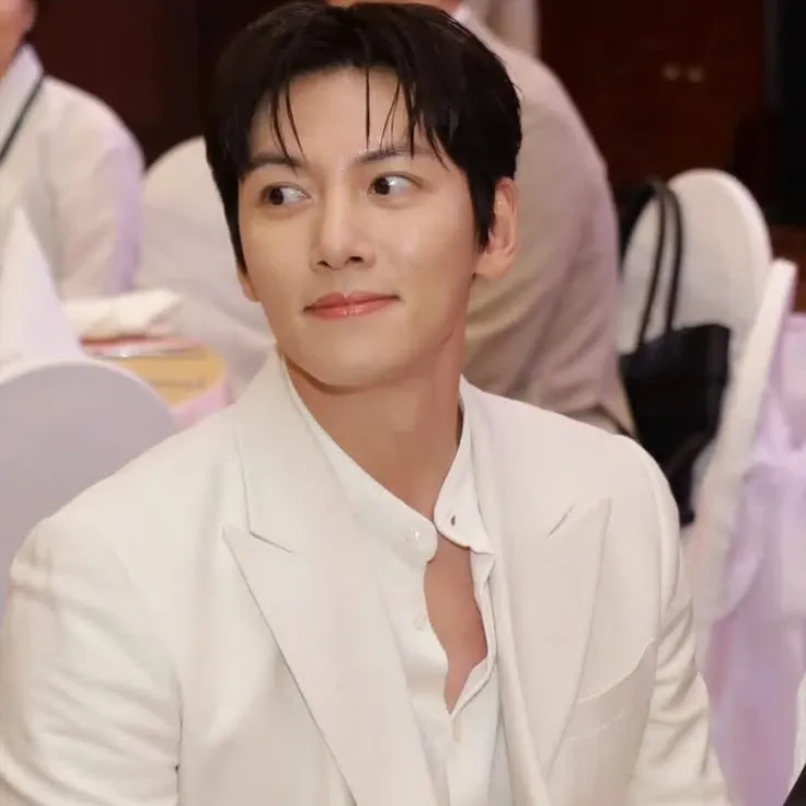 Behind-the-scenes cut of Ji Changwook
