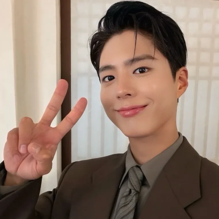 Recent activity shot of Park Bogum