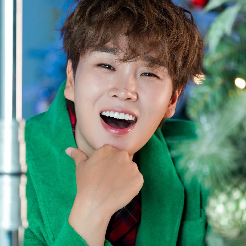 A moment captured by a fan of Song Minjun