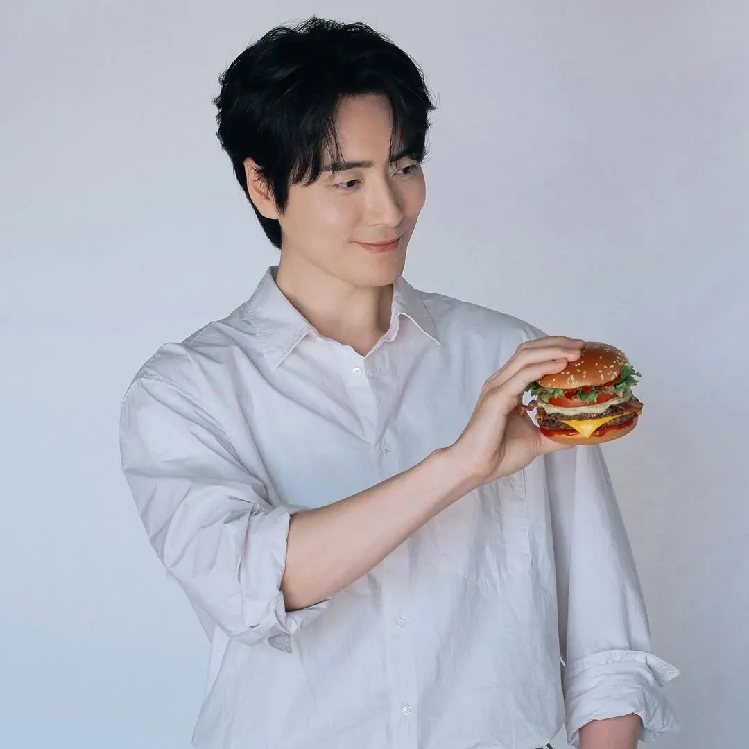 A moment captured by a fan of Lee Joonhyuk