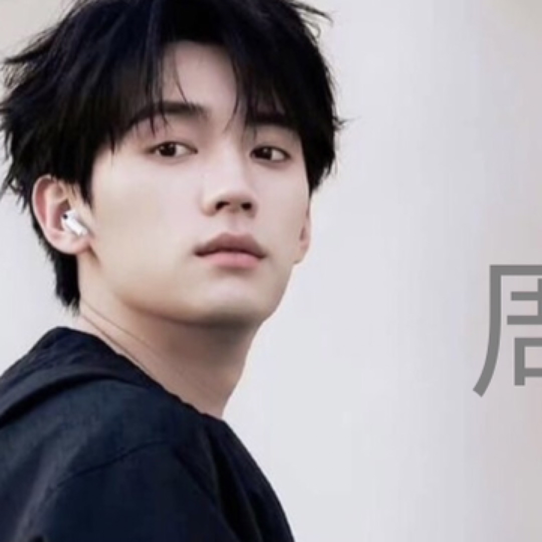 Behind-the-scenes cut of Zhou Yiran