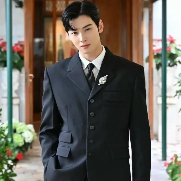 Recent activity shot of Cha Eunwoo