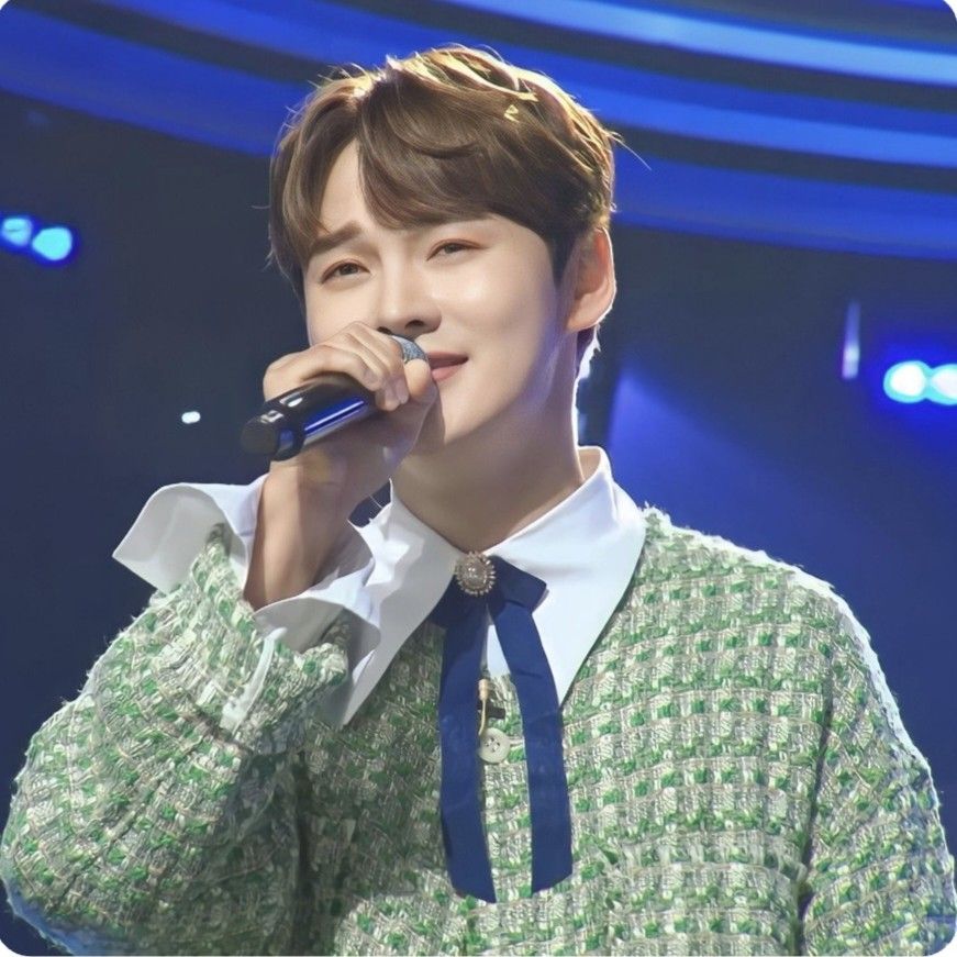 朴瑞镇的最新照片