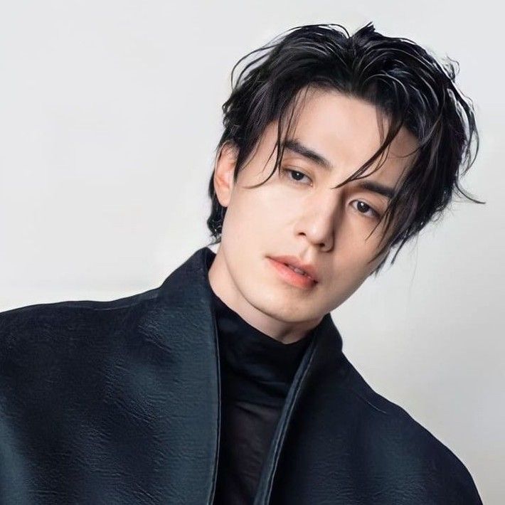 Recent activity shot of Lee Dongwook