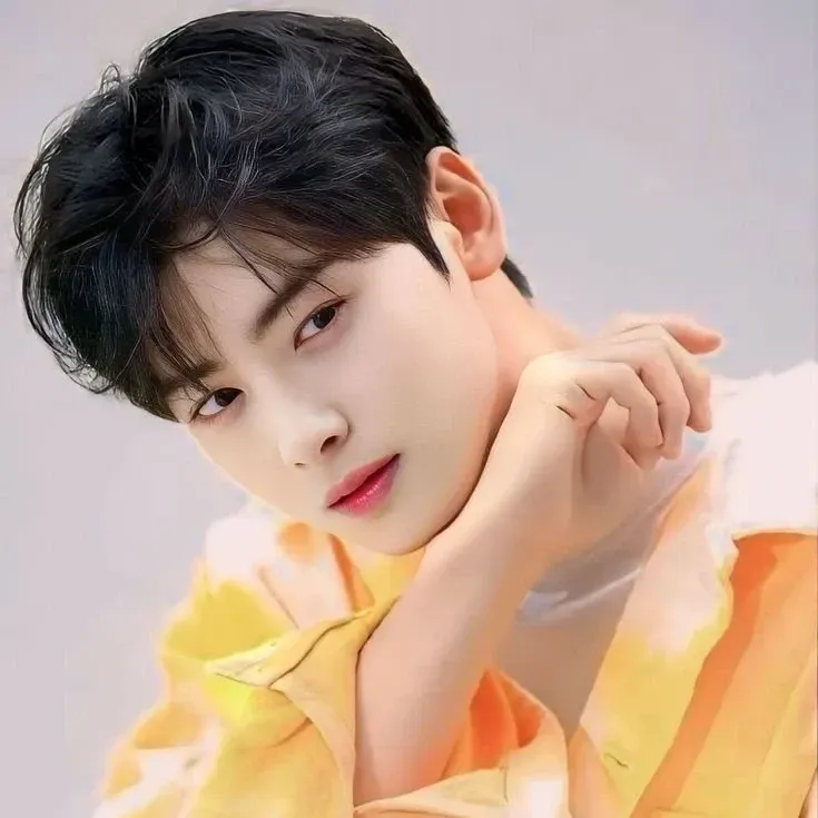 Recent activity shot of Cha Eunwoo