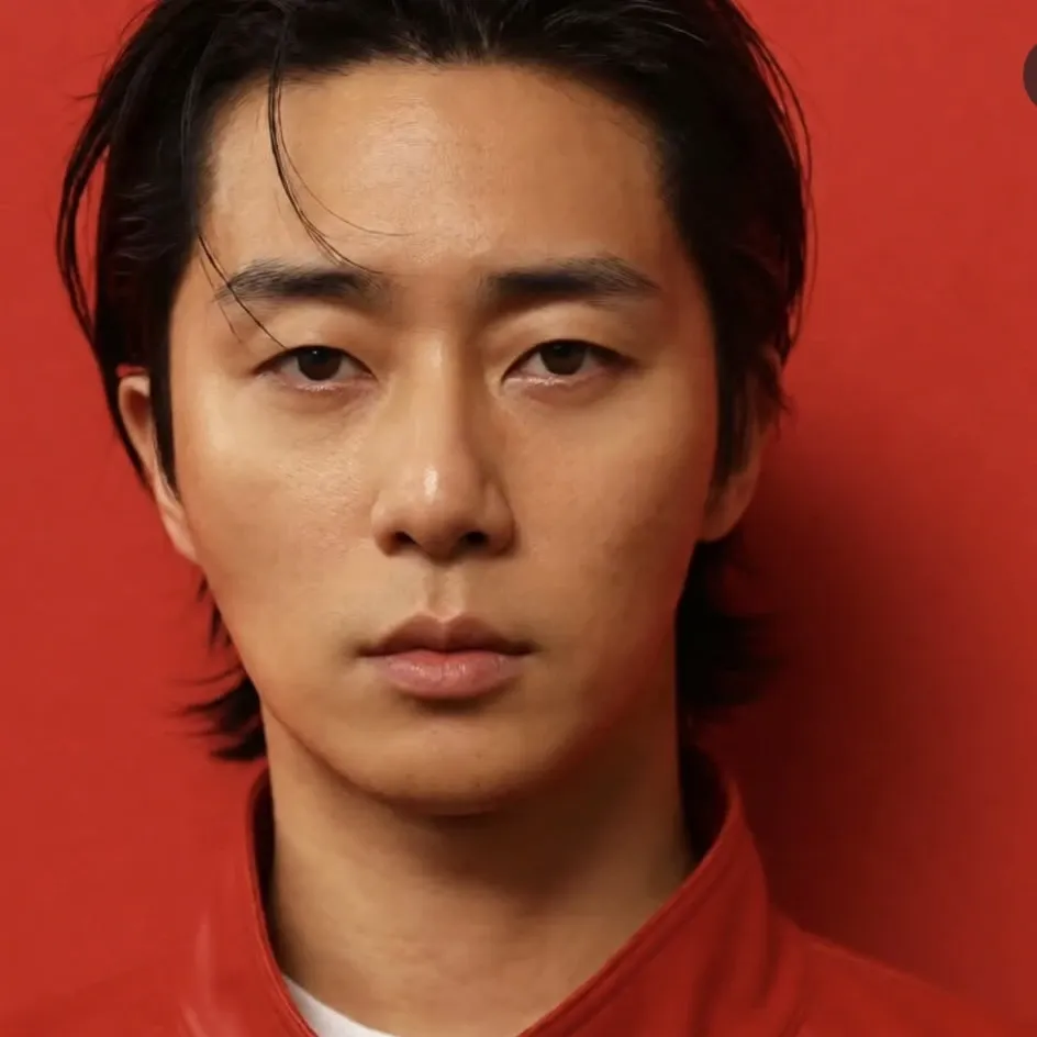 Recent activity shot of Park Seojoon