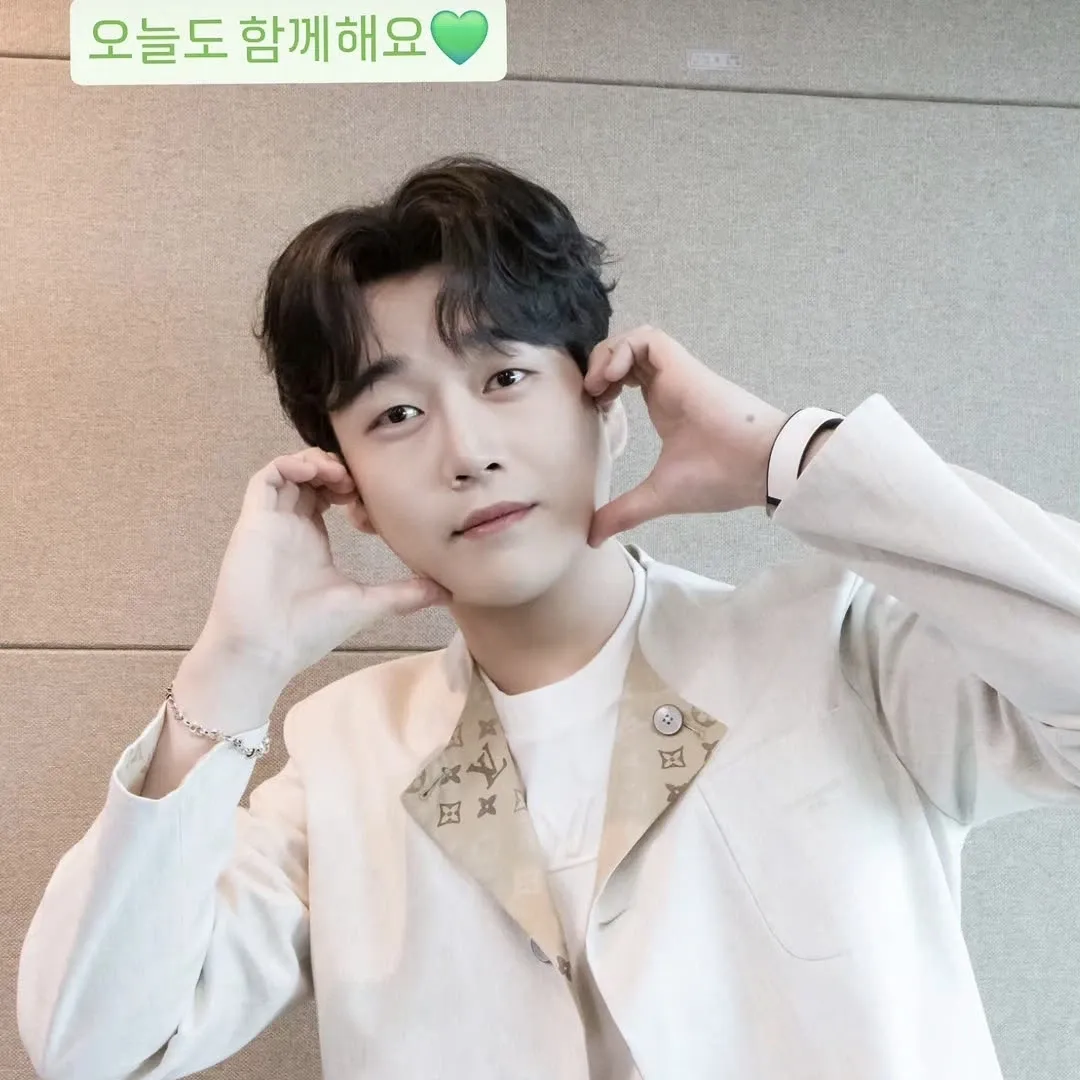 Behind-the-scenes cut of Hwang Youngwoong