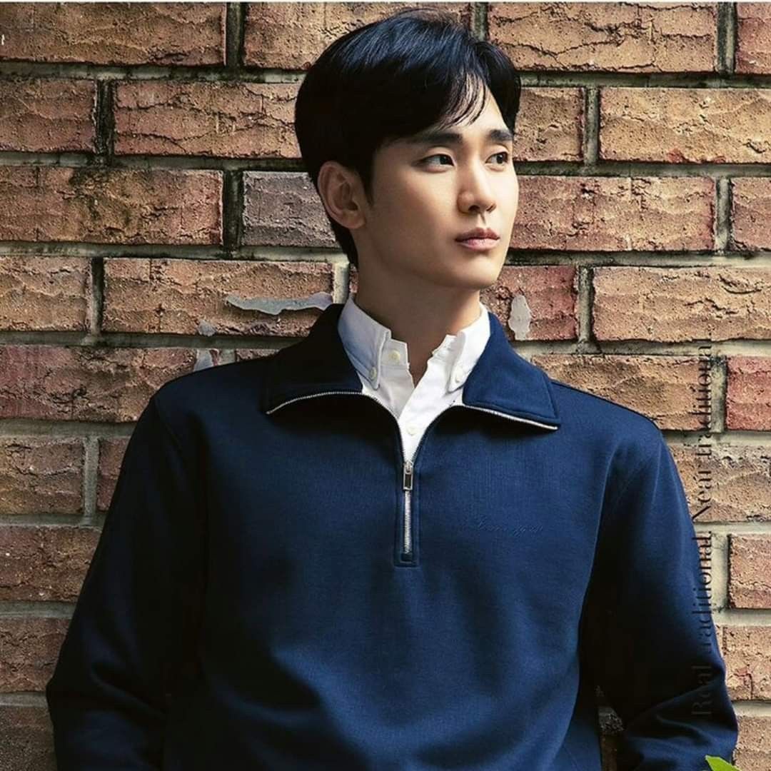 A moment captured by a fan of Kim Soohyun