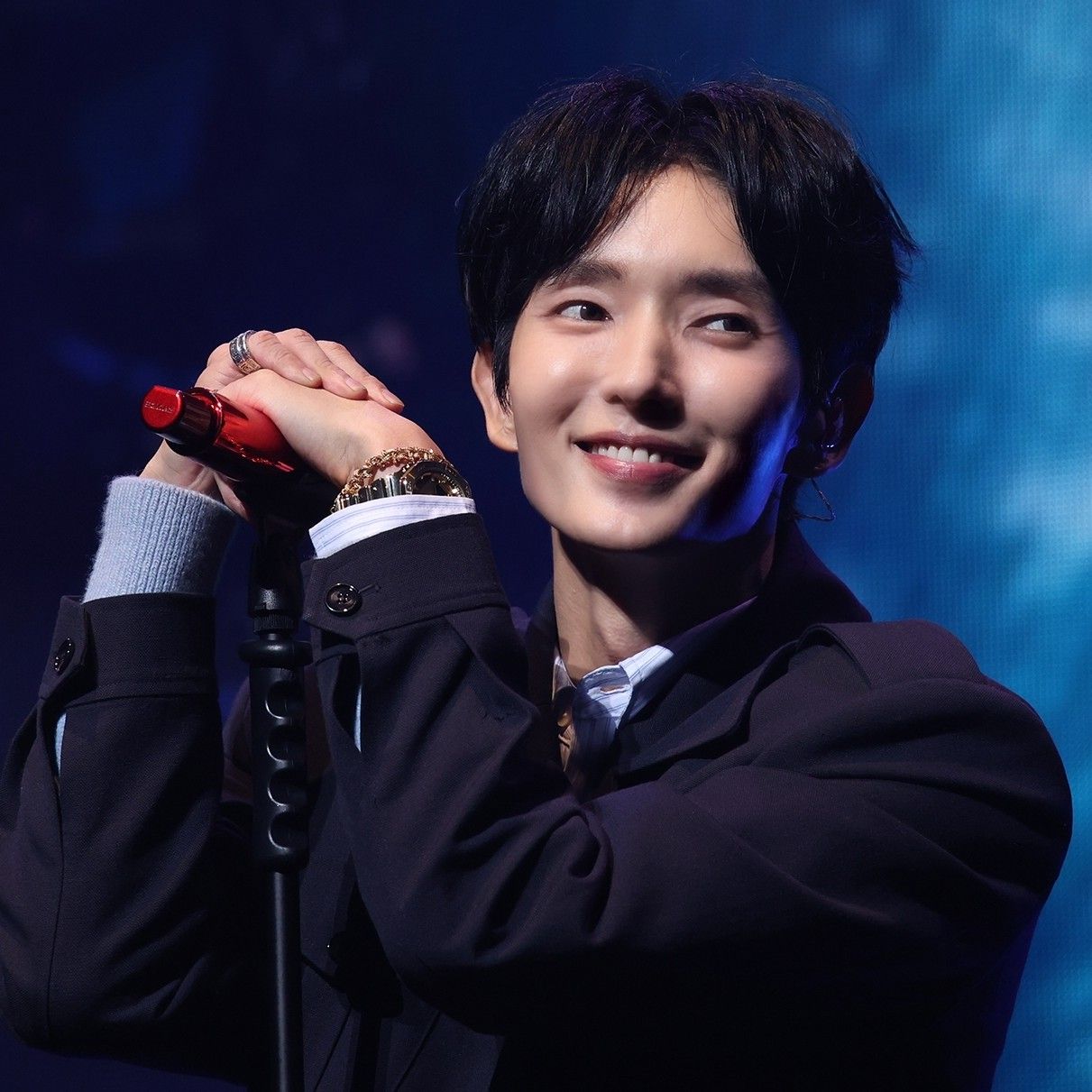 A moment captured by a fan of Lee Joongi