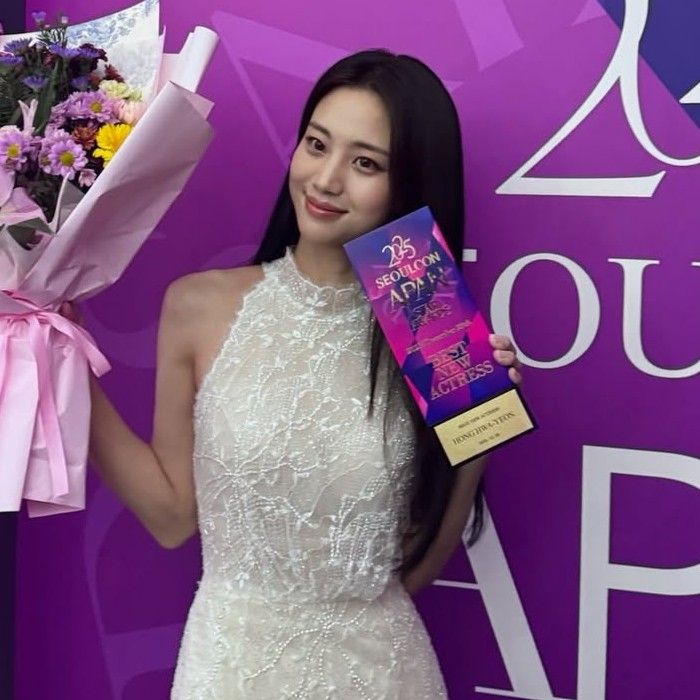 A moment captured by a fan of Hong Hwa Yeon