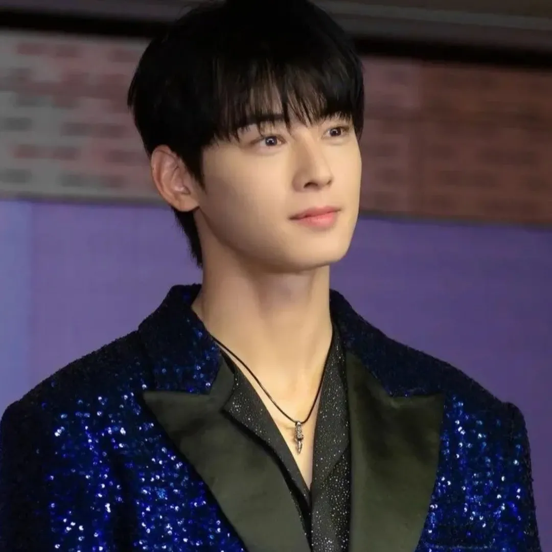 Behind-the-scenes cut of Cha Eunwoo